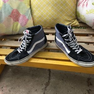 Good condition Vans sk8 hi.